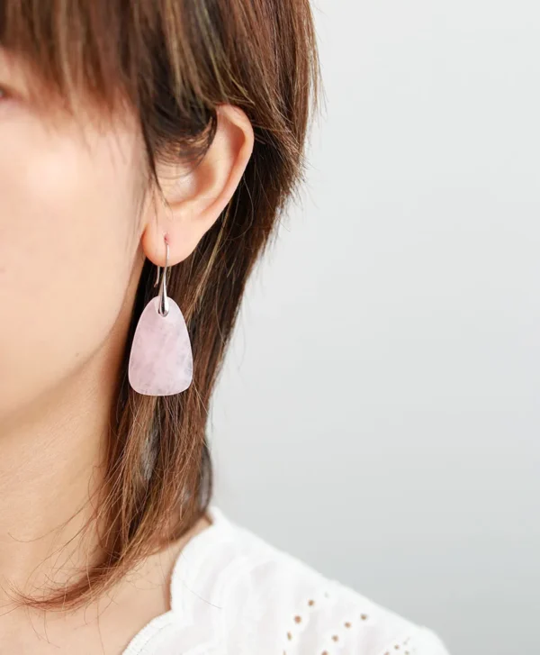 Boucles d'oreilles design trapézoïdal quartz rose - Image 2